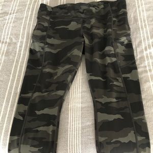 Athleta Camo Contender 7/8 Tight